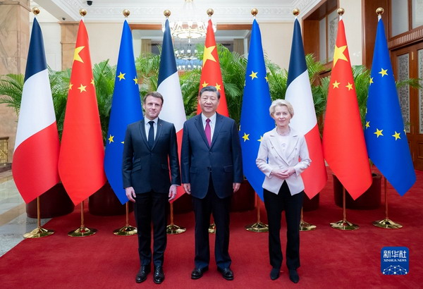 习近平同法国总统马克龙、欧盟委员会主席冯德莱恩举行中法欧三方会晤2_缩小大小.jpg