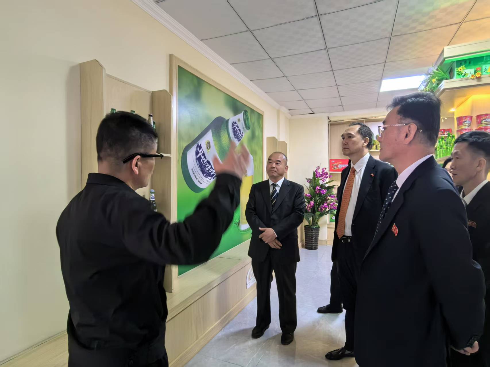 5月12日访问豆满江啤酒厂.jpg