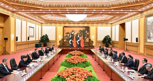 习近平会见巴基斯坦总理卡卡尔2_缩小大小.jpg